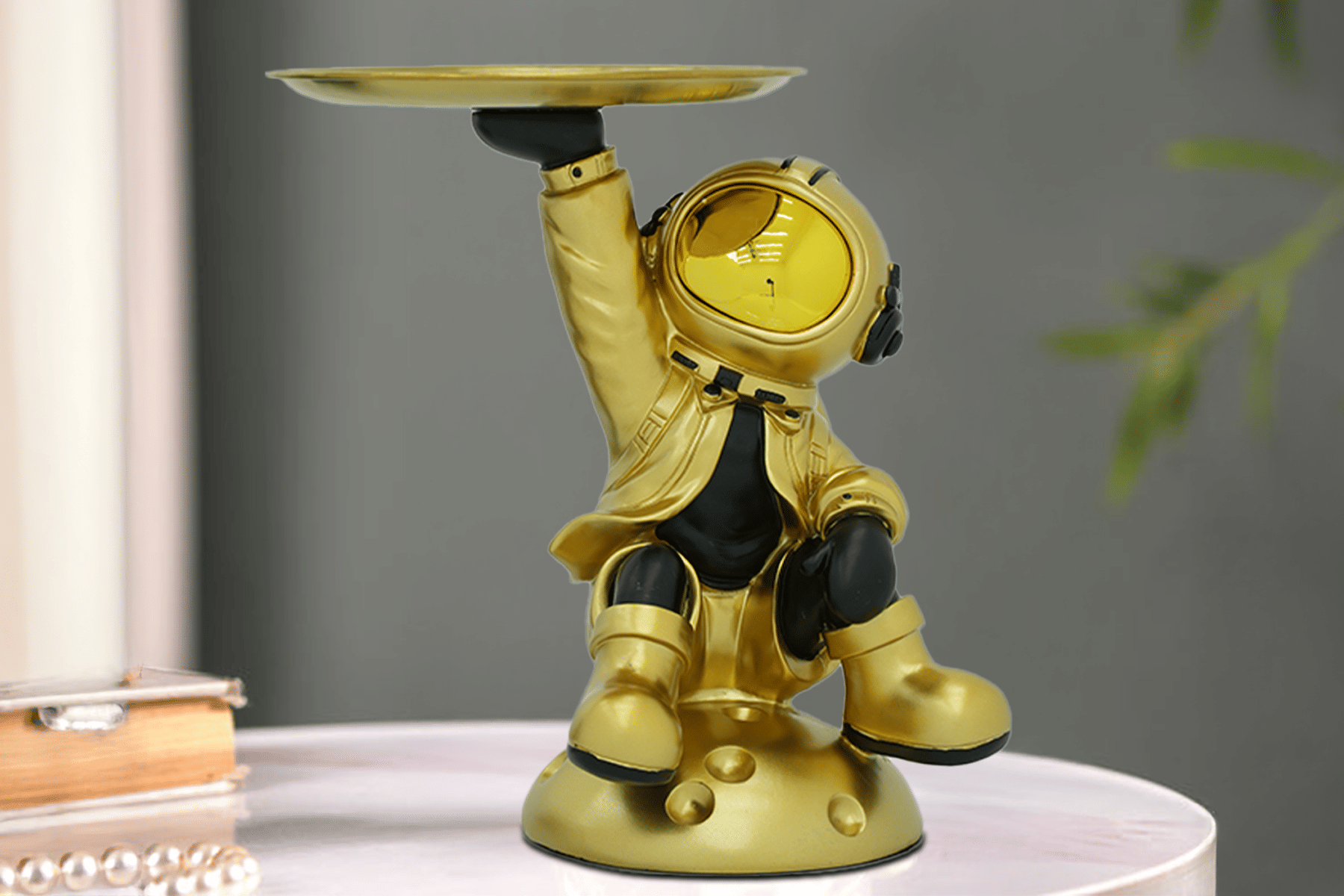 Royaloak Astronaut Serving Tray Figurine